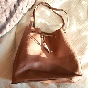 Large Bucket Tote in Caramel